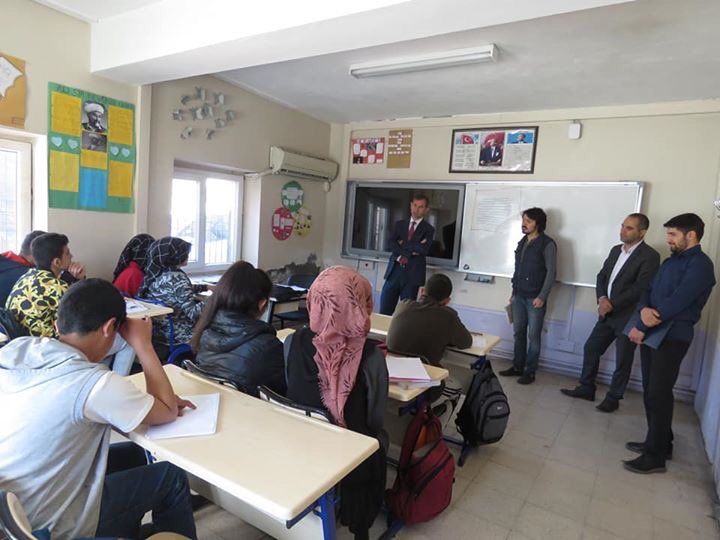 midyatilcemem's tweet photo. Okul Ziyaretleri Sürüyor 
İlçe Milli Eğitim Müdürümüz Abdulkadir Altay, okul ziyaretlerini #Çavuşlu #Çok #Programlı #Anadolu #Lisesini ziyaret etti. Öğrenci ve öğretmenler ile bir araya geldi. Başarılar diledi.@ziyaselcuk @yakup1219 @haldehs https://t.co/jUvmY9Hwla