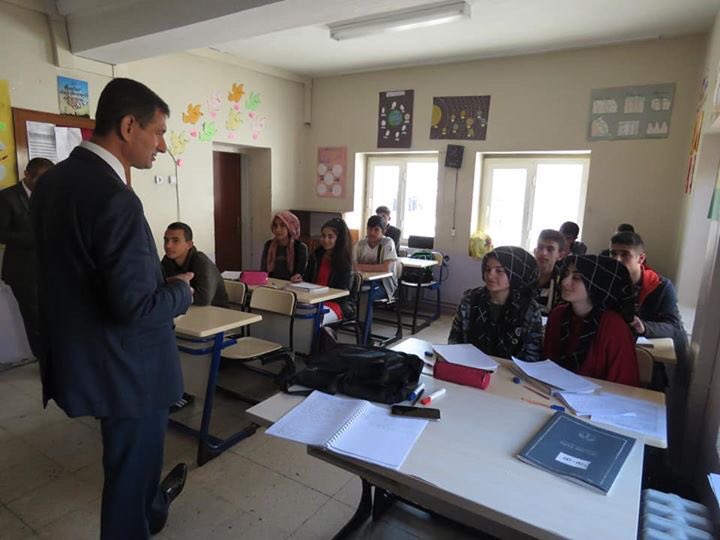 midyatilcemem's tweet photo. Okul Ziyaretleri Sürüyor 
İlçe Milli Eğitim Müdürümüz Abdulkadir Altay, okul ziyaretlerini #Çavuşlu #Çok #Programlı #Anadolu #Lisesini ziyaret etti. Öğrenci ve öğretmenler ile bir araya geldi. Başarılar diledi.@ziyaselcuk @yakup1219 @haldehs https://t.co/jUvmY9Hwla