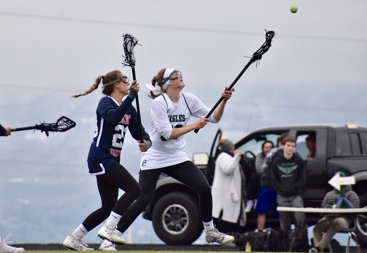 LindseySquints's tweet photo. HALFTIME: @PineCreekHS 8, #KentDenver 6. #copreps https://t.co/OxxRWa45wt