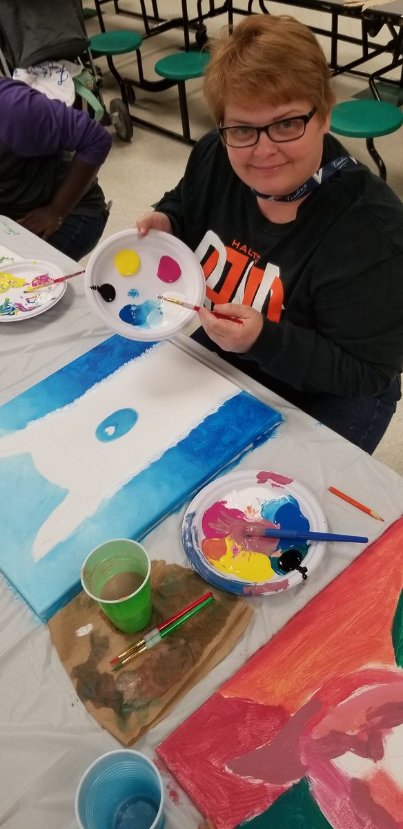 BritainErin's tweet photo. #BISDshines at Paint Night fundraiser hosted by a mentor group of students! https://t.co/ROXBjUC8nc