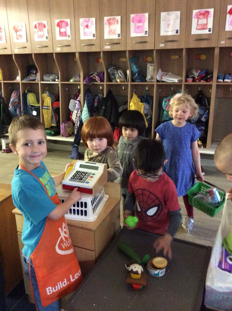 kimberlysimmond's tweet photo. Long line ups at the grocery store! @htubman2015 https://t.co/stMMdUZBrx