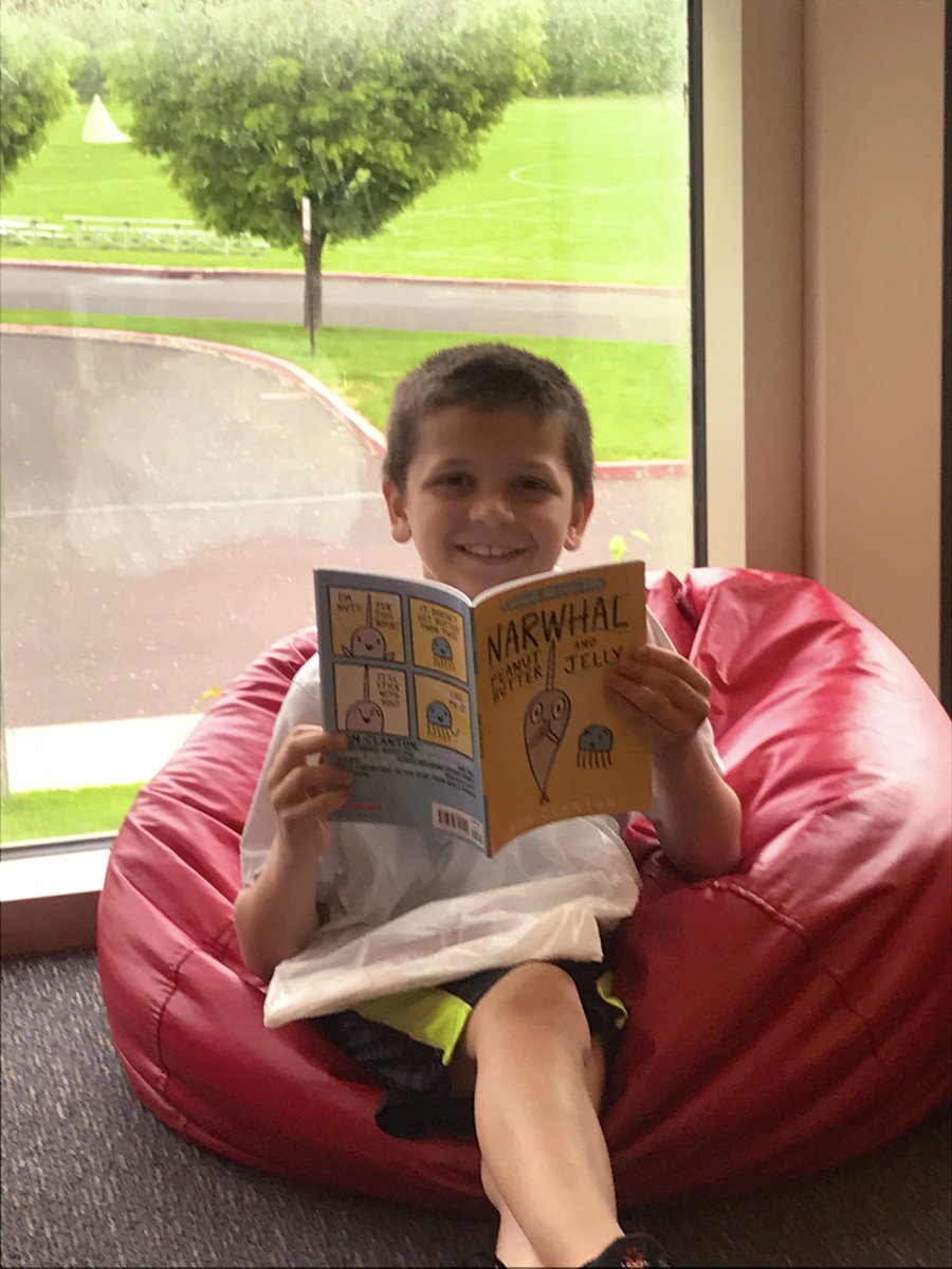 UESLibrary's tweet image. Our #ScholasticBookFair was a huge success! Our volunteers are truly amazing! Thank you for supporting our school and getting more books into the hands of our wonderful readers! 📚🛍 @lisa_lisa2122 @UESPrincipal