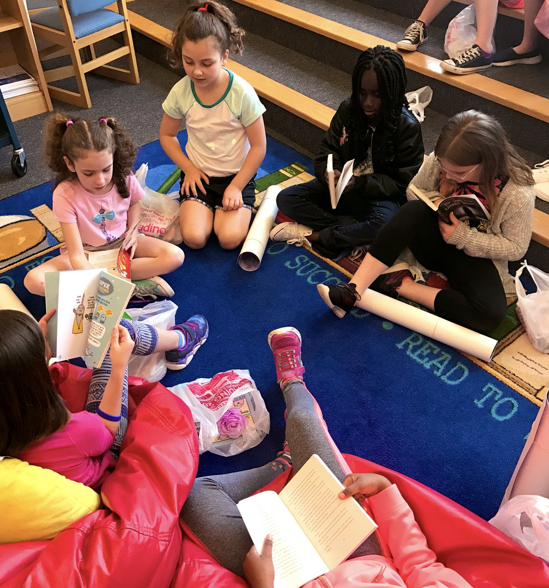 UESLibrary's tweet image. Our #ScholasticBookFair was a huge success! Our volunteers are truly amazing! Thank you for supporting our school and getting more books into the hands of our wonderful readers! 📚🛍 @lisa_lisa2122 @UESPrincipal