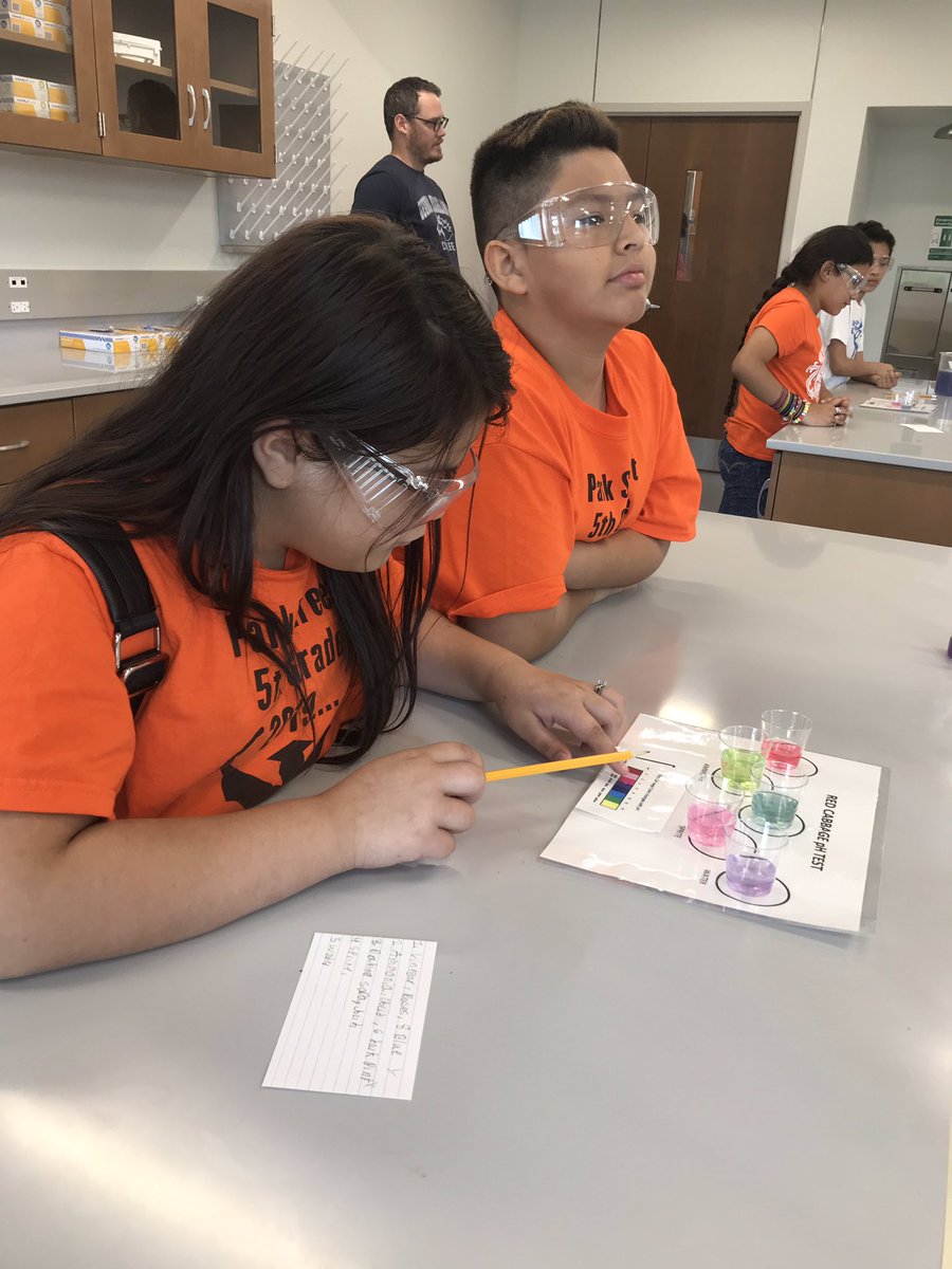 mrsabbyhall's tweet photo. Today in 5A we got to feel liquid nitrogen, study acids and bases, get infectious diseases, and shoot rockets. I’d say it was a good day! @ParkStEle @MariettaCitySch #ParkStreetAllIn https://t.co/sFkZ0wSSfr