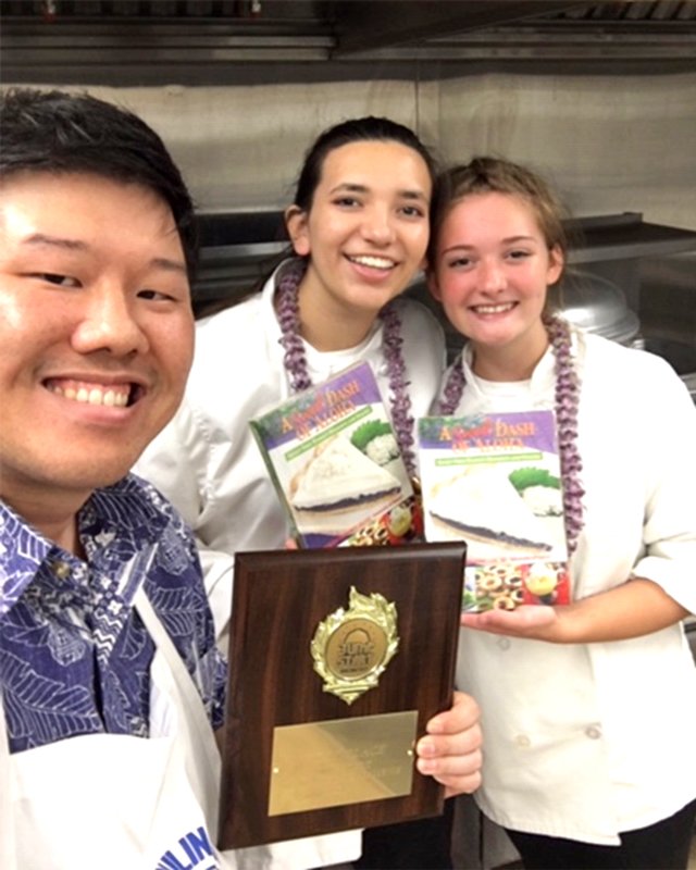 HIDOE808's tweet photo. Congratulations to @MoanaluaHigh Culinary Arts' Gilliah Bode and Ashley Hendrickson for earning First Place in the statewide Grab-and-Go Breakfast Challenge! The challenge aims to encourage more students to start their day with a healthy school breakfast! #HI4PublicEd #GoMenes https://t.co/OFdaDJRNDI