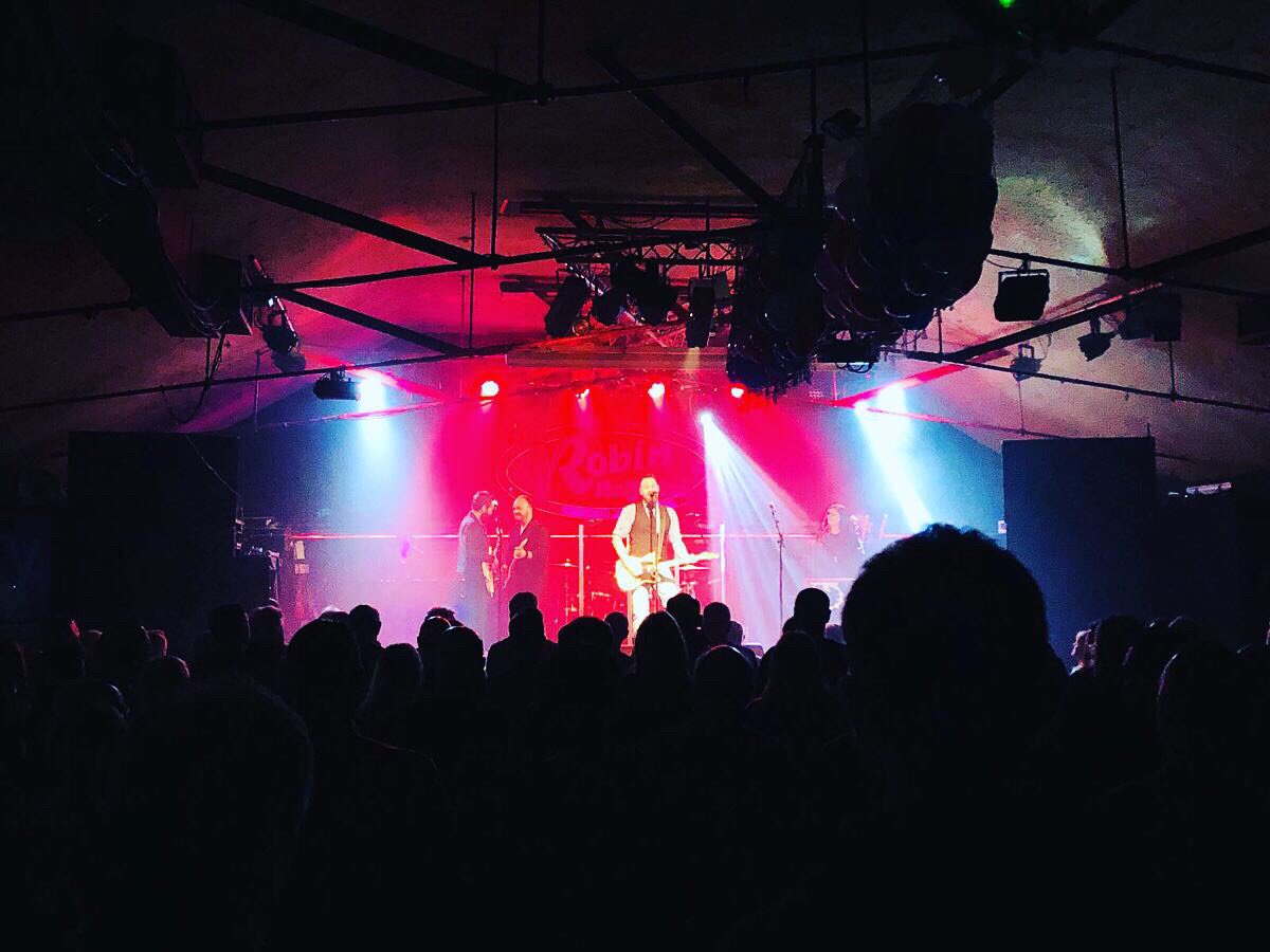 Springsteenshow's tweet photo. First time at the @Robin2Music tonight, and what a crowd! You were singing every word! Thank you so much for coming out to see a new band! See you next time! #brucespringsteenfans #legendofspringsteen #brucespringsteen #livemusic https://t.co/gvlB51XdEO
