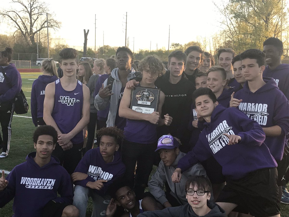 MDennisuk's tweet photo. These kids ran crazy good today at the SE Michigan MS Showcase!! Boys tied for first, girls were 1st ... combined score 1st!! #WarriorStrong #WaytogoWarriors https://t.co/Bg3WaC3vBM