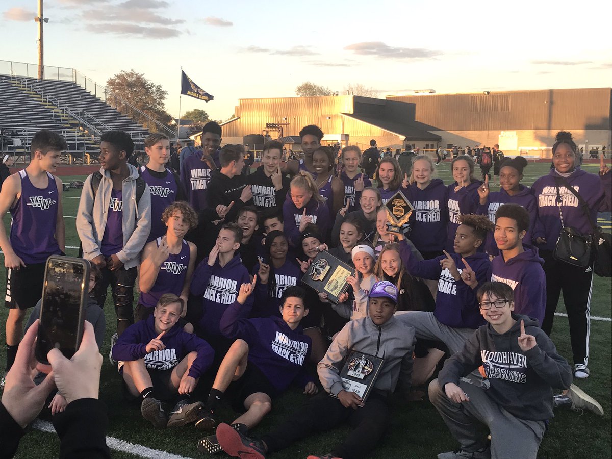 MDennisuk's tweet photo. These kids ran crazy good today at the SE Michigan MS Showcase!! Boys tied for first, girls were 1st ... combined score 1st!! #WarriorStrong #WaytogoWarriors https://t.co/Bg3WaC3vBM