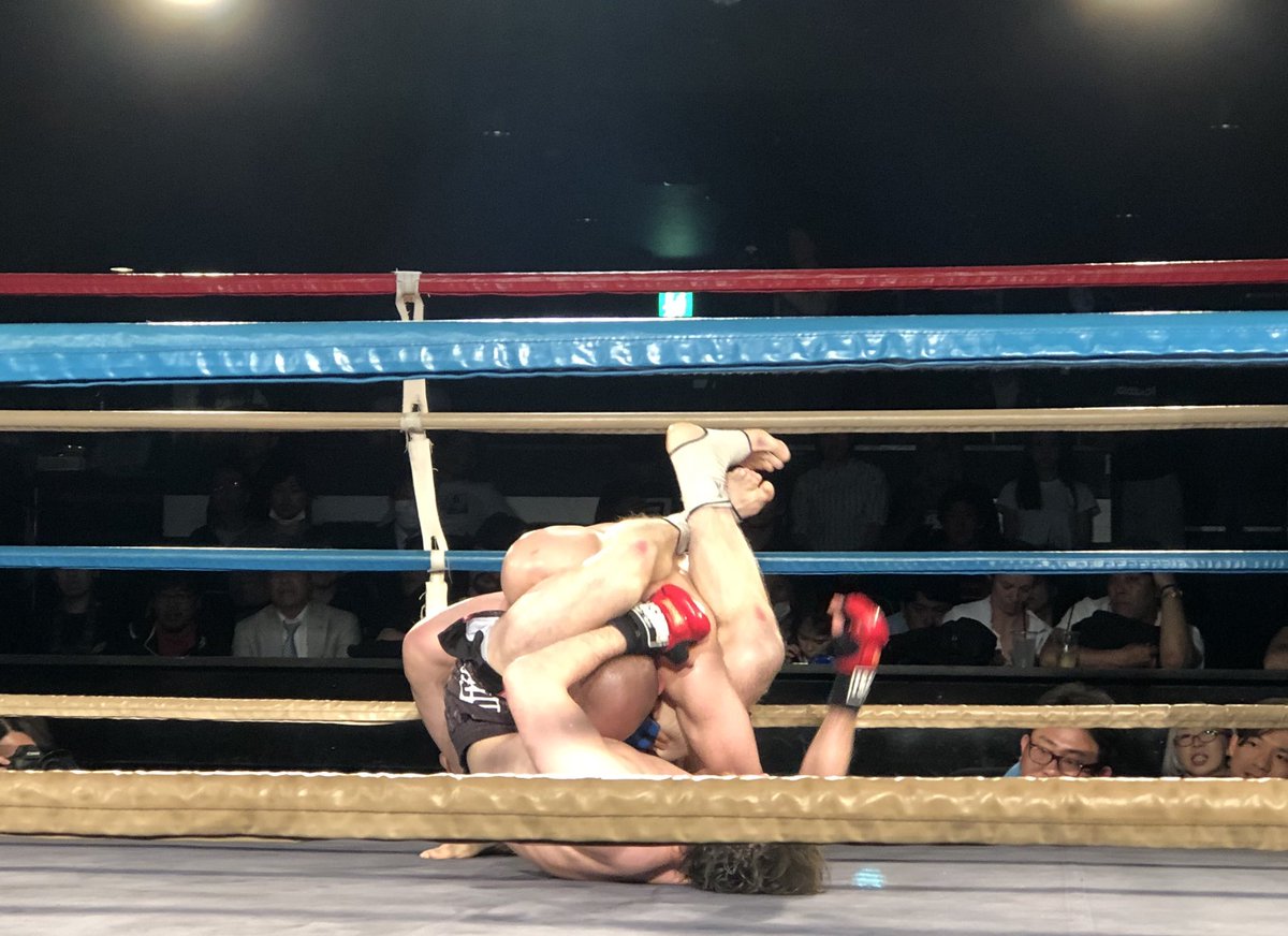 valz099's tweet photo. 第7試合 ベン・ブッカン vs. 餅瓶太

判定3-0でベン・ブッカン

２Rは攻勢になる場面もあったが…残念

 #ZST64 https://t.co/sTCI8z4wpp