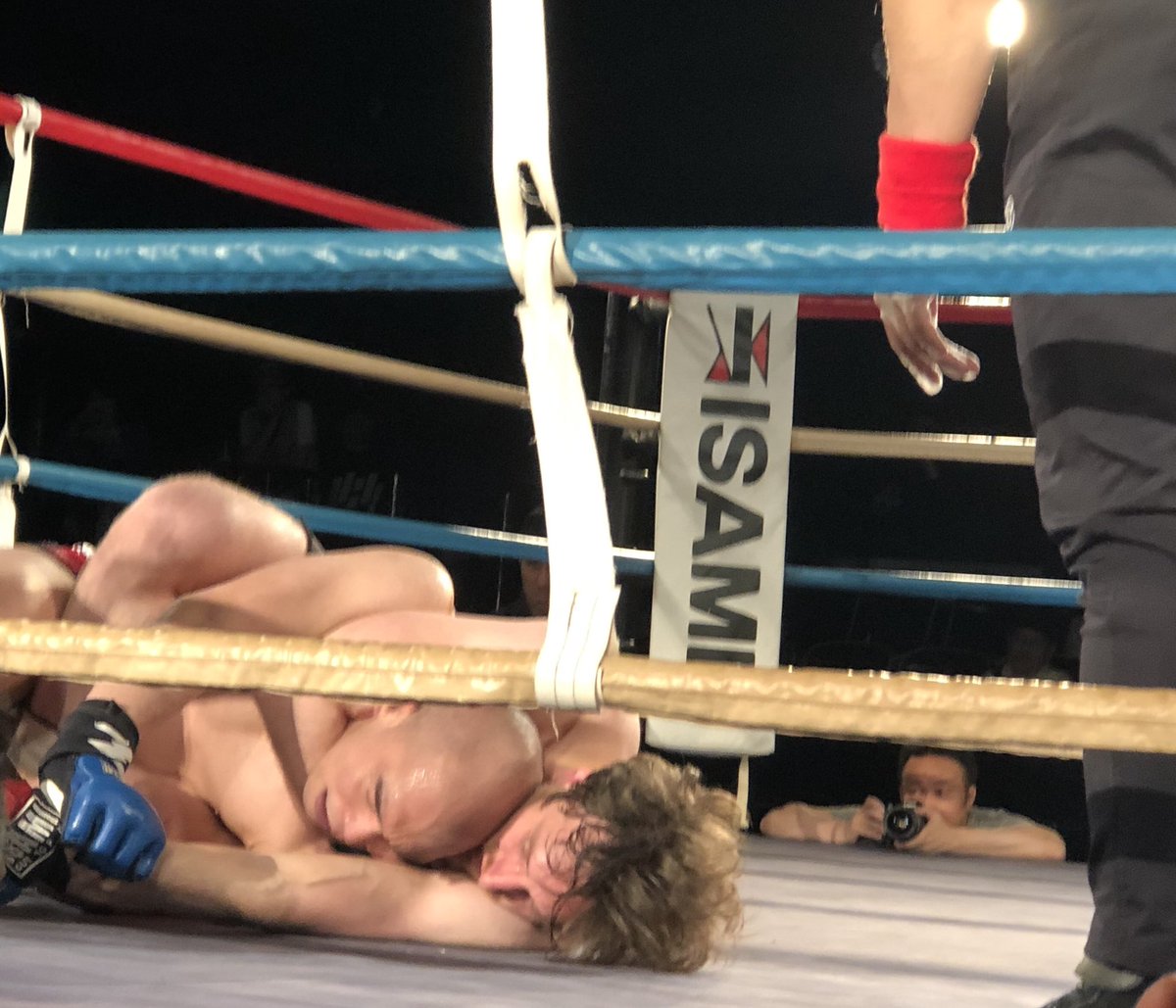 valz099's tweet photo. 第7試合 ベン・ブッカン vs. 餅瓶太

判定3-0でベン・ブッカン

２Rは攻勢になる場面もあったが…残念

 #ZST64 https://t.co/sTCI8z4wpp