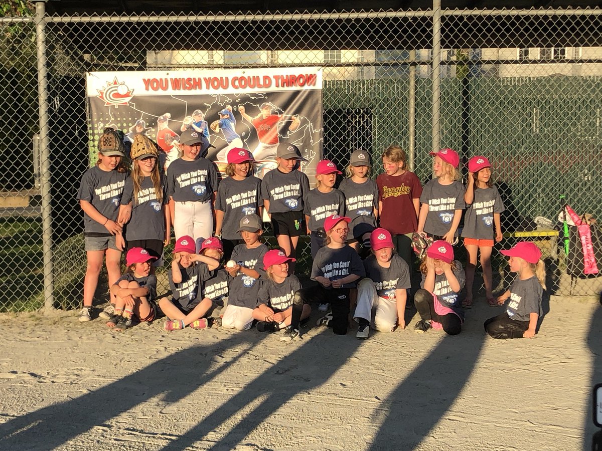 BCGirlsBaseball's tweet photo. Had some fun in Langley today for their Girls Baseball Day! 💞⚾️☀️ They have an all-girls team in their Blastball division and almost 100 registered through all ages! 
#girlsbaseball #bcgirlsbaseball #blueunicorns https://t.co/9FSqqNhKVR