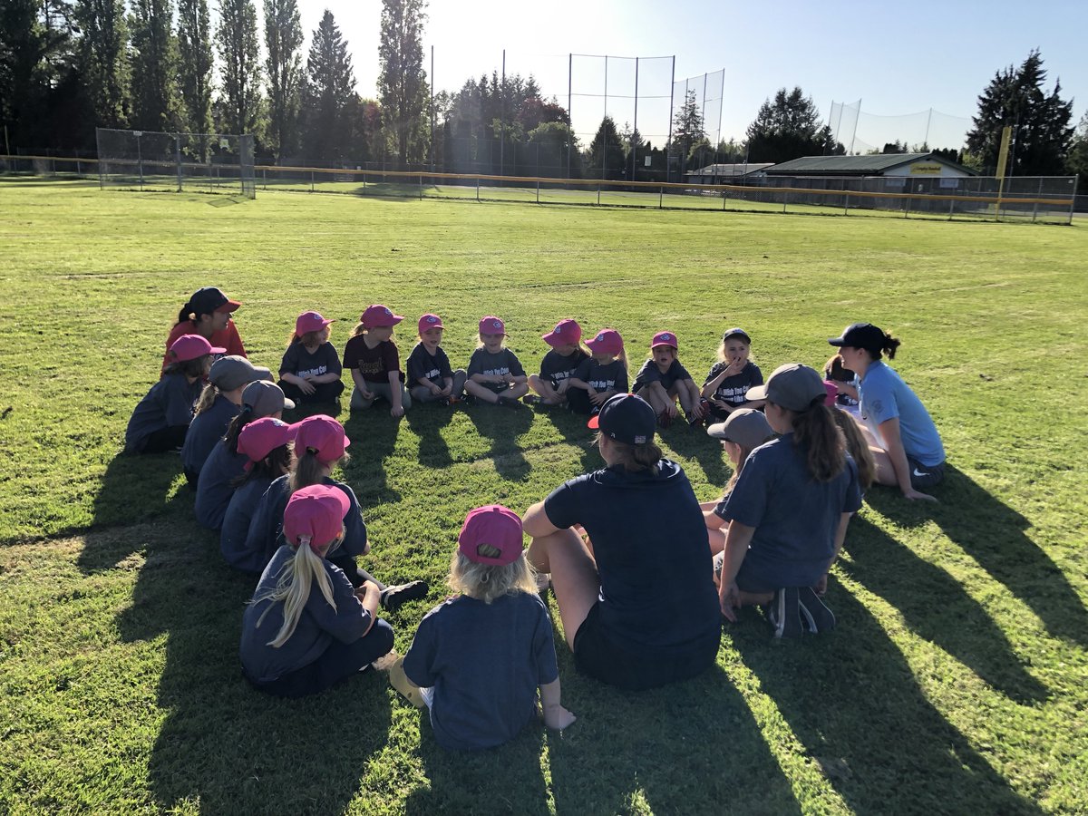 BCGirlsBaseball's tweet photo. Had some fun in Langley today for their Girls Baseball Day! 💞⚾️☀️ They have an all-girls team in their Blastball division and almost 100 registered through all ages! 
#girlsbaseball #bcgirlsbaseball #blueunicorns https://t.co/9FSqqNhKVR