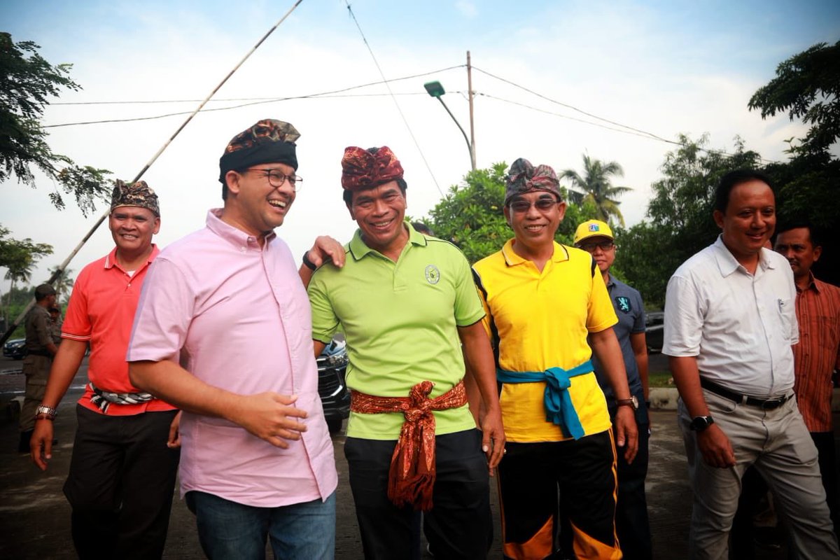 Pagi ini kembali mengunjungi Pura Segara di Cilincing. Melihat hasil perbaikan fasilitas penunjang ibadah bagi Masyarakat hindu di Jakarta. 

Ini komitmen kami, Masyarakat Hindu dan semua bisa merasakan kenyamanan untuk menjalankan ibadahnya di Jakarta.

facebook.com/18283837175315…