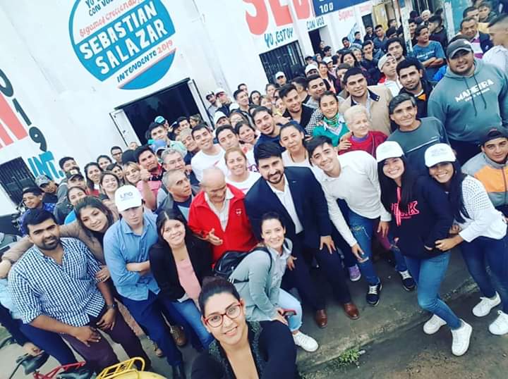 En Av. Pedro Riera, esq. Saenz Peña, quedó inaugurada la sede electoral acompañado por los jóvenes de mi ciudad. Intercambiamos ideas y propuestas, motivándolos a que se sumen al proyecto para seguir transformando Bella Vista.