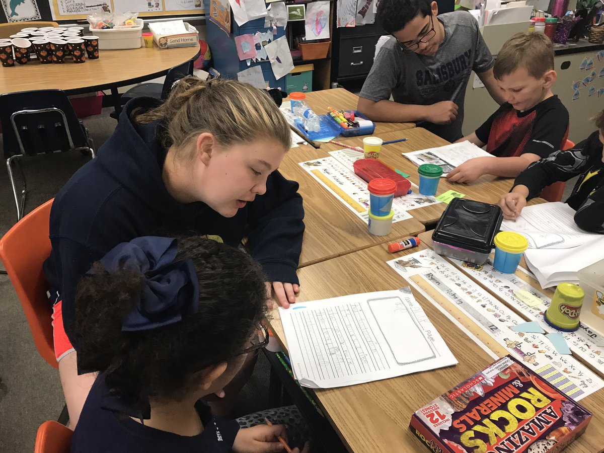 bprokesch's tweet photo. SMS Kindness Club visited grades K-2 HST to read with them #readingfun #stsd7 #YourSalisbury https://t.co/w5VeBZCwMm