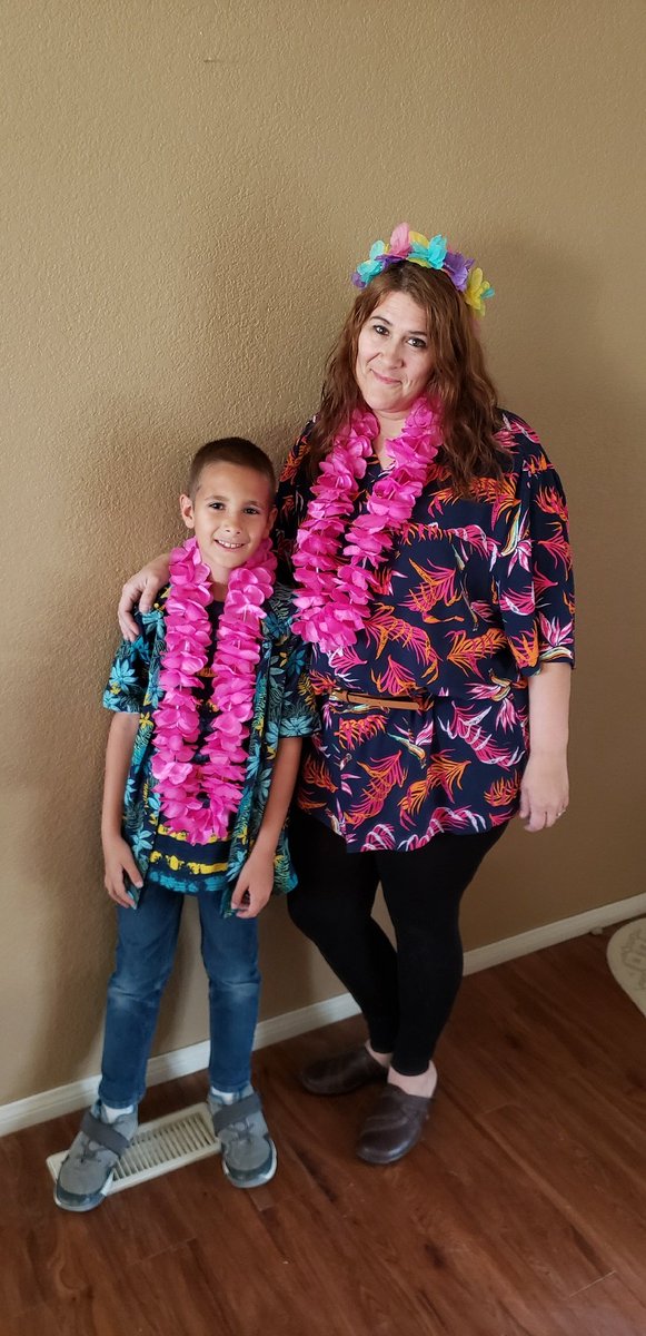 JenniferRiende1's tweet photo. Getting ready for the Mother-Son dance Luau style 💕 #CHARISHTHETIME #THEYGROWTOFAST #LOVEMYFAMILY https://t.co/rUVMOw7ZFU