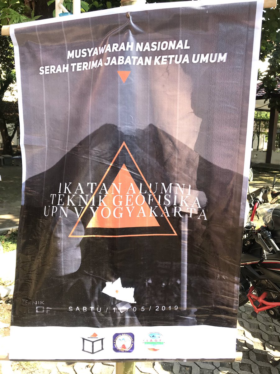 IAGFUPN's tweet photo. Aku kelingan kampus jeh, tak dolano sik yo. Koe do kelingan ra ndes? https://t.co/wozUboNErd