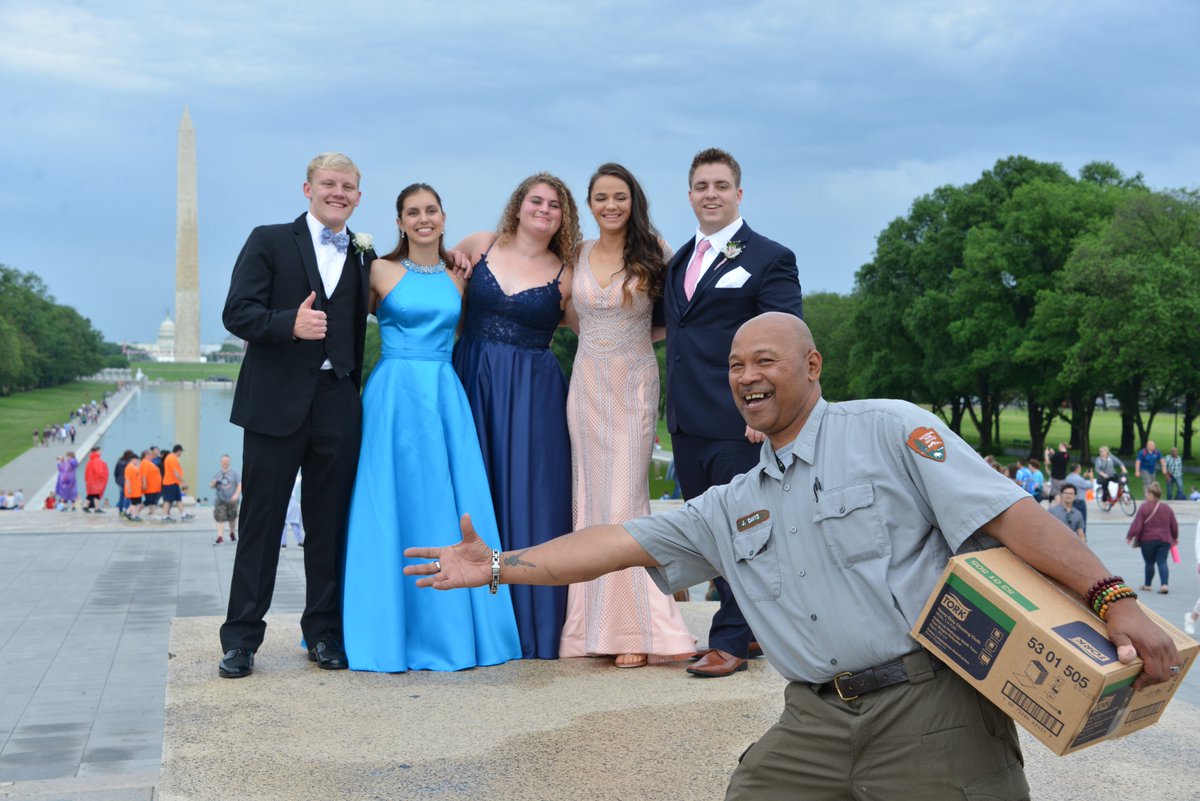 lahuffman22's tweet photo. Best part about living near DC is getting to take pictures at the Nation's capital for Prom and having fun with our awesome national parks service employees! Thanks for making the kids laugh and for all you do in DC @NatlParkService #Prom2019 #picfun https://t.co/wr3dzqnvES