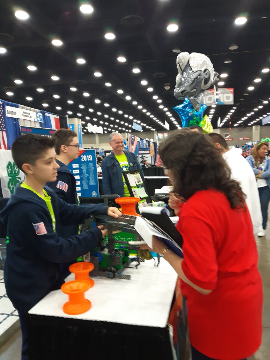 Riviera_STIR's tweet photo. VEX IQ Worlds judges interviewing our team @RivieraMiddle @STEMDesignation @VEXRobotics #RoboRams https://t.co/ihIb62AGjq