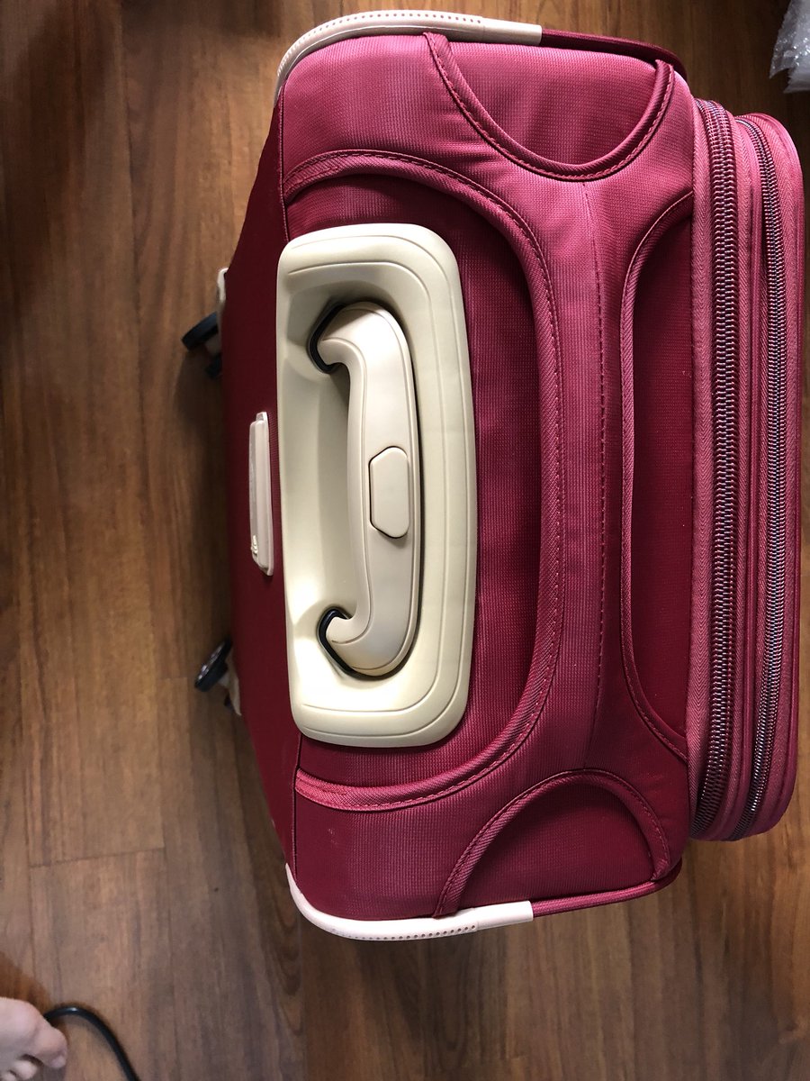 creativatic's tweet image. My mom bought me this luggage for the next trip and the color gives me Iron Man vibe ⭐️