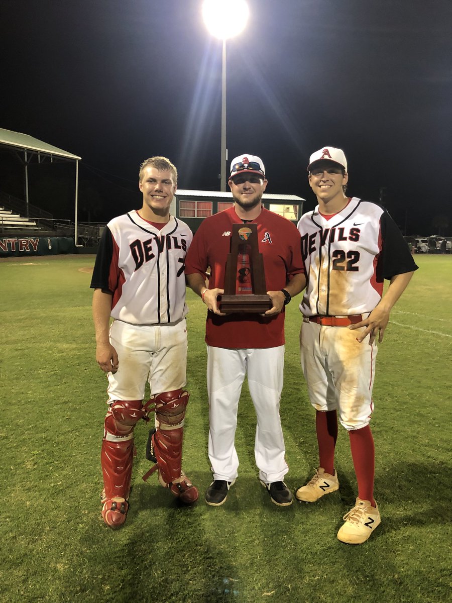 kjackson2255's tweet photo. District Champs!! ⁦@Matt_Tyson4246⁩ ⁦@drew_mcguckin22⁩ https://t.co/3p8fFk3zOq