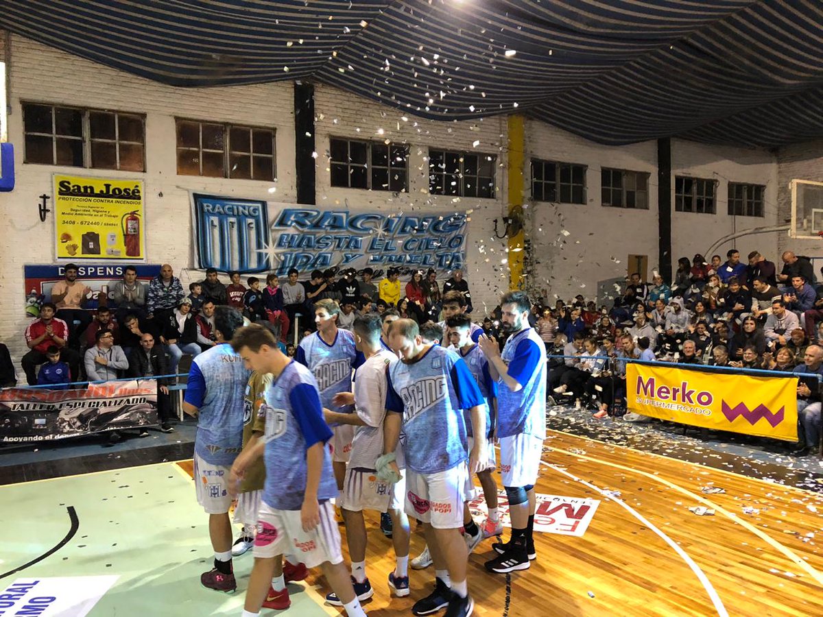 SantaFeBasket's tweet photo. Felicitaciones Talleres RPB !!!
Con la victoria de esta noche 82 a 74 frente a Racing de San Cristóbal , la T es finalista de la #CopaSF y aguarda rival.
Una multitud acompaño a los Titanes en el Amancio Fuentes que tuvieron una campaña increíble. #LPSF
📷: Marcelo Theiler https://t.co/ePS9eTjuLg