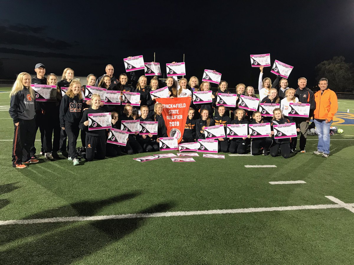 ladyspartanstra's tweet photo. So PROUD of this team!! What an amazing night! Congratulations Regional Champions! #TicketPunched #solonstrong https://t.co/R8WeNEnYun