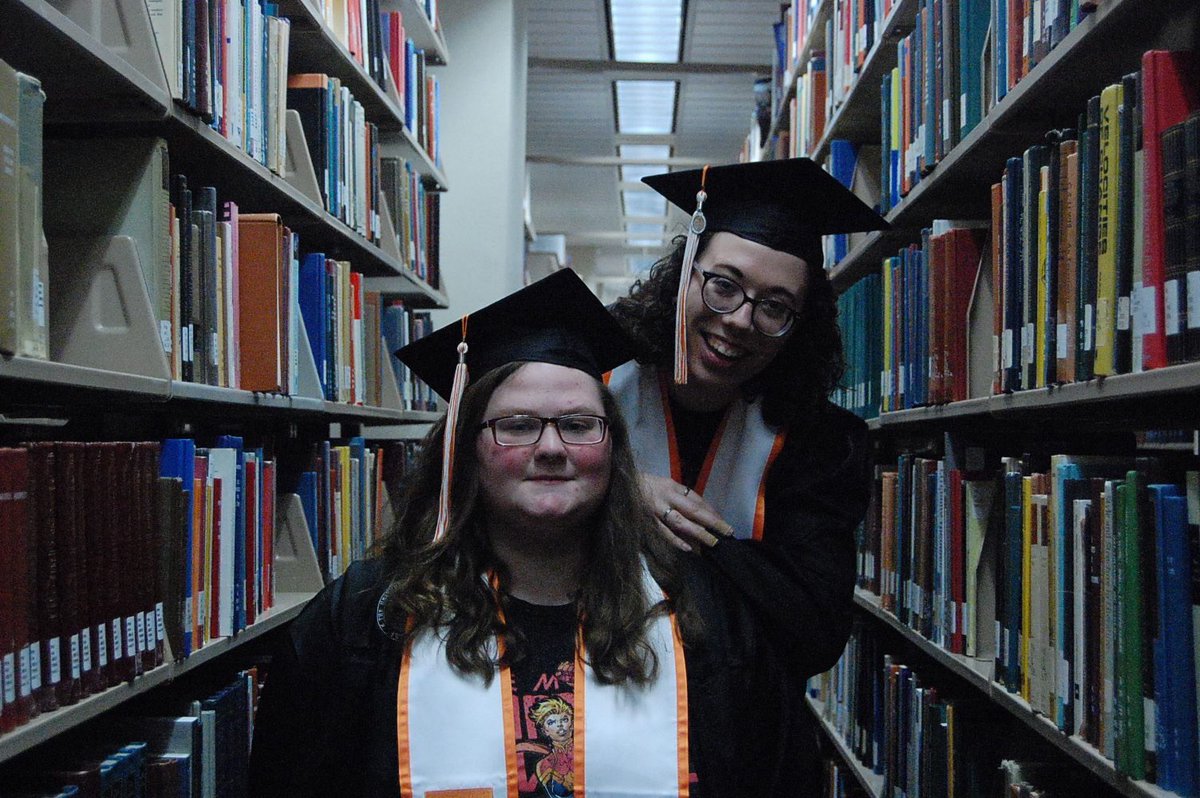 scwidalicious's tweet photo. @thelaynierizer and I did a graduation photo shoot representing our queen @brielarson #captainmarvel #bachelors #UTKgrad #platonicsoulmates https://t.co/VtuYrcbUAs