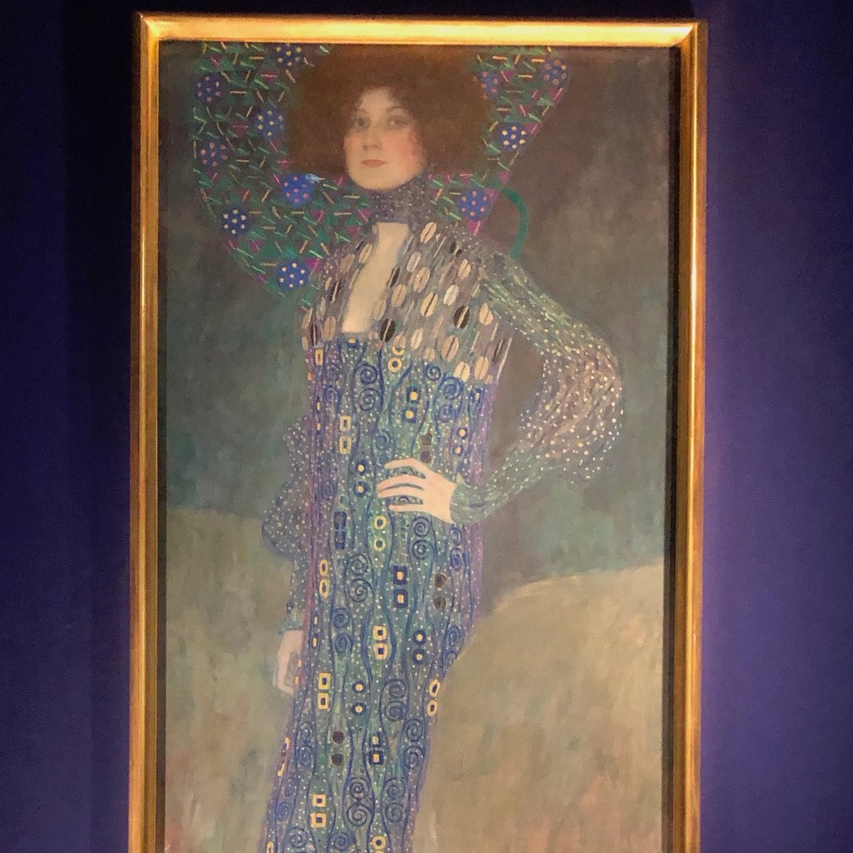 青野 尚子 Pa Twitter 国立新美術館 ウィーン モダン展 は建築 デザイン関係が充実 オットー ヴァーグナーの図面とかウィーン工房のポスターとかバウハウスっぽいティーセットとか インスタコーナーは目玉の クリムト エミーリエ フレーゲの肖像 8 5まで