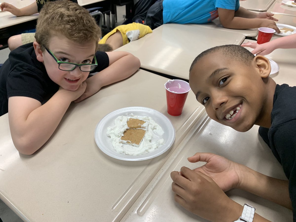MrsDodd's tweet photo. Graham Cracker Earthquakes. Learning about fast and slow land changes is much more fun when you get to conduct a experiments using graham crackers and whipped cream and eat all the leftovers! ๐ #LeadersofRoom209 #HandsOnScience #LandChanges #2ndGradeRocks https://t.co/9IUdb2IKck