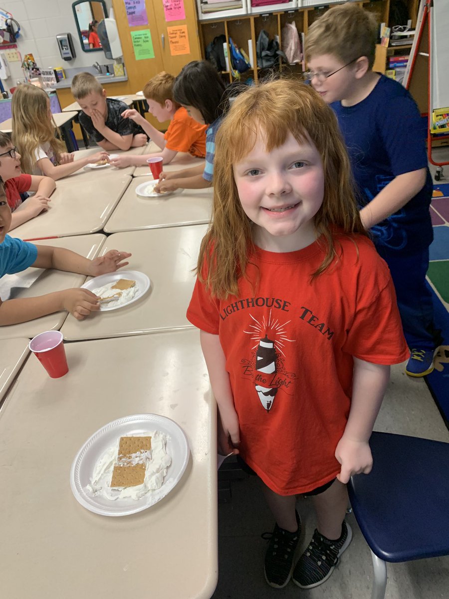 MrsDodd's tweet photo. Graham Cracker Earthquakes. Learning about fast and slow land changes is much more fun when you get to conduct a experiments using graham crackers and whipped cream and eat all the leftovers! ๐ #LeadersofRoom209 #HandsOnScience #LandChanges #2ndGradeRocks https://t.co/9IUdb2IKck