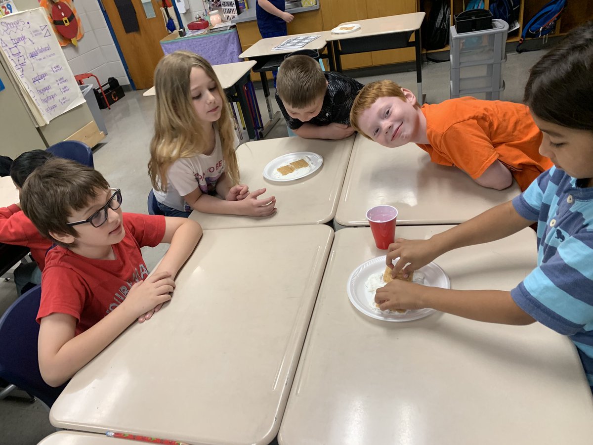 MrsDodd's tweet photo. Graham Cracker Earthquakes. Learning about fast and slow land changes is much more fun when you get to conduct a experiments using graham crackers and whipped cream and eat all the leftovers! ๐ #LeadersofRoom209 #HandsOnScience #LandChanges #2ndGradeRocks https://t.co/9IUdb2IKck