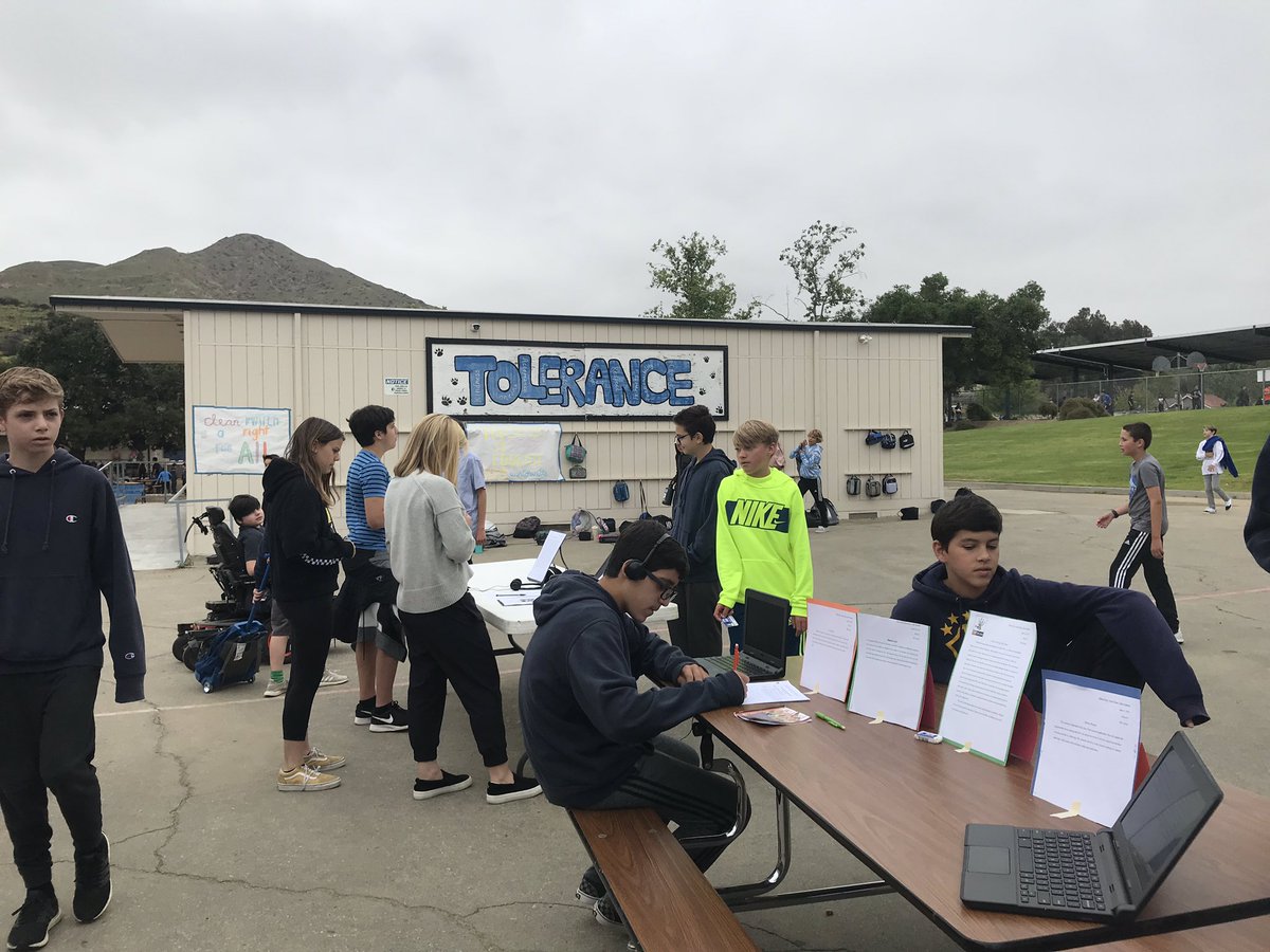 MCMS 7th graders bring awareness of and propose assistance to human rights issues around the world.  Authentic Learning at its finest!#oakparkshares