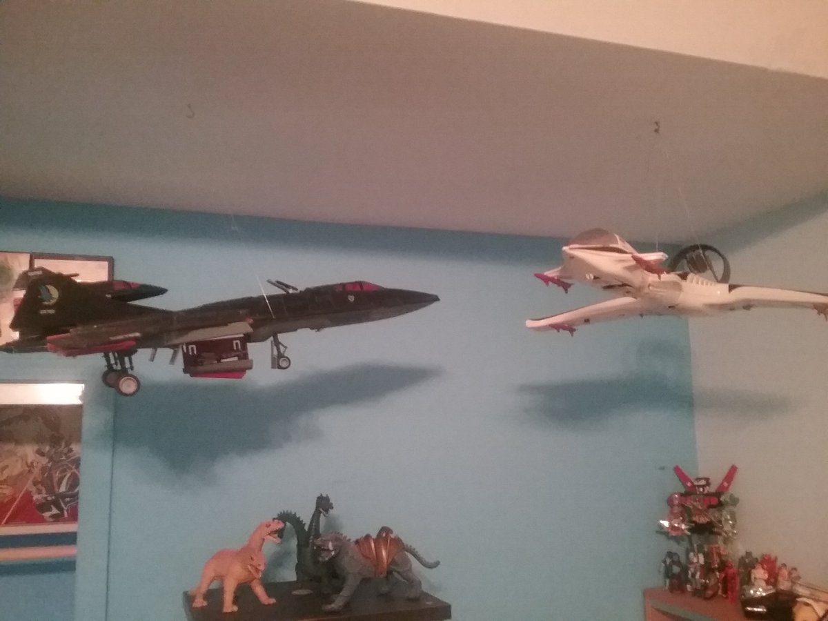 DrakovKinski's tweet photo. Finally hung some #jets #GIJOE #nightraven #Cobra #amcollecting #classicgijoe https://t.co/6HZaO8Cv0o
