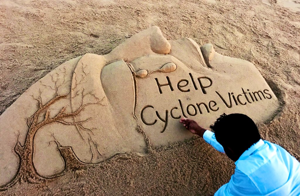 sudarsansand's tweet image. Please Join your hands to #RebuildOdisha #CycloneFaniAftermath . My SandArt at #Puri beach #Odisha . #FaniRestoration