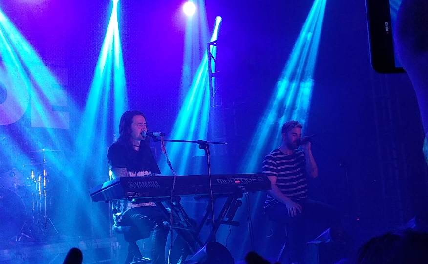 hyaluronidase's tweet photo. Been a week since I saw them. And that was the highlight of my year. When @DerekSanders is on piano and it's a duet, you know what song it is. #cebu @maydayparade @JakeMaydayP #miserableatbest #maydayparadecebu2019 https://t.co/MZiBdkQRen