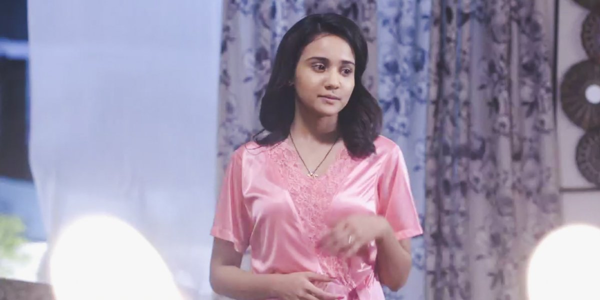 he actually was like woaaah seeing the whole set up. He really wanted to play with her.  #YehUnDinonKiBaatHai