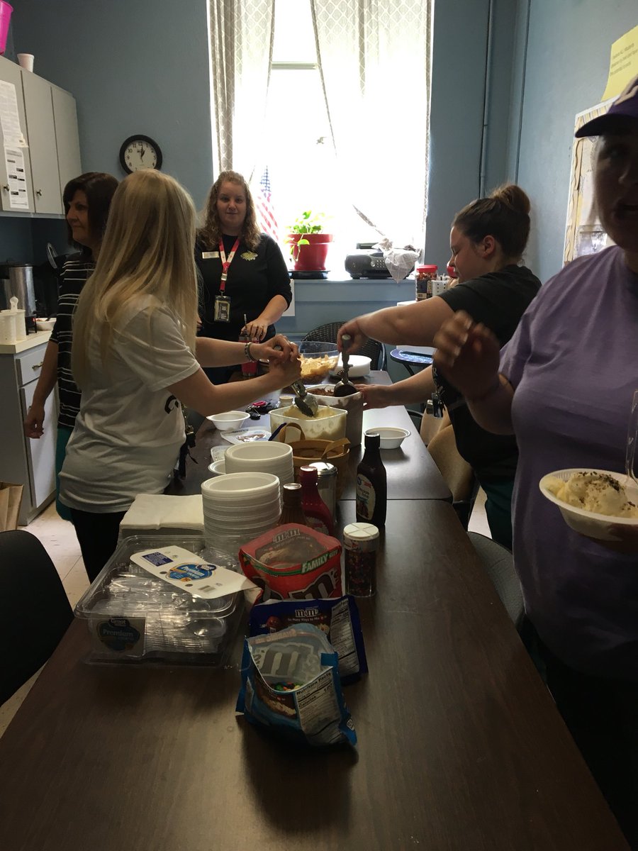 Thank you for spoiling us this week and always supporting teachers. @Neosho_Central <a href="/christinecawle3/">Christine</a> !! You are appreciated!