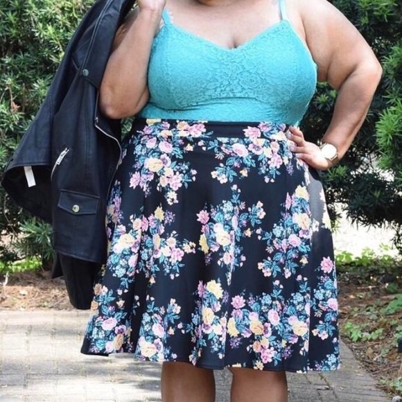 sherreegrnidgrl's tweet photo. So good I had to share! Check out all the items I'm loving on @Poshmarkapp #poshmark #fashion #style #shopmycloset #ashleynelltipton #ixia #hottopic: https://t.co/kwExMxJqhN https://t.co/RVqkDD2EjQ