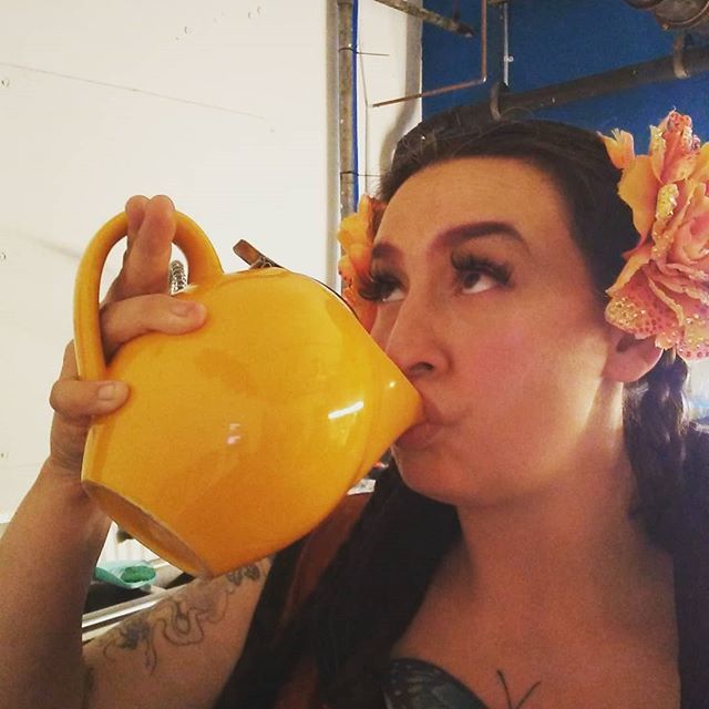 I made a full pot of tea for my act and had some left over after my act.
#wastenotwantnot #tea #backstage #haveteapotwilltravel bit.ly/2Ykzh3F