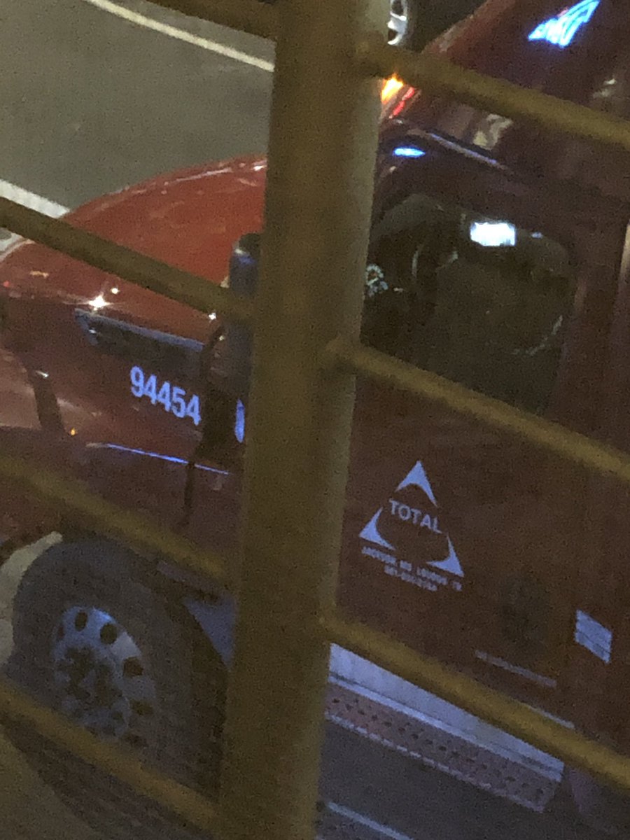 iheartprada's tweet photo. @Total @FDNY @NYPDnews @NYPDHighway parked directly in front of our fire hydrant AGAIN!!!! Why have you still not fired this driver 94454? Waiting for someone to die in a fire?? Meserole Street Brooklyn https://t.co/dn3RXUbwKA