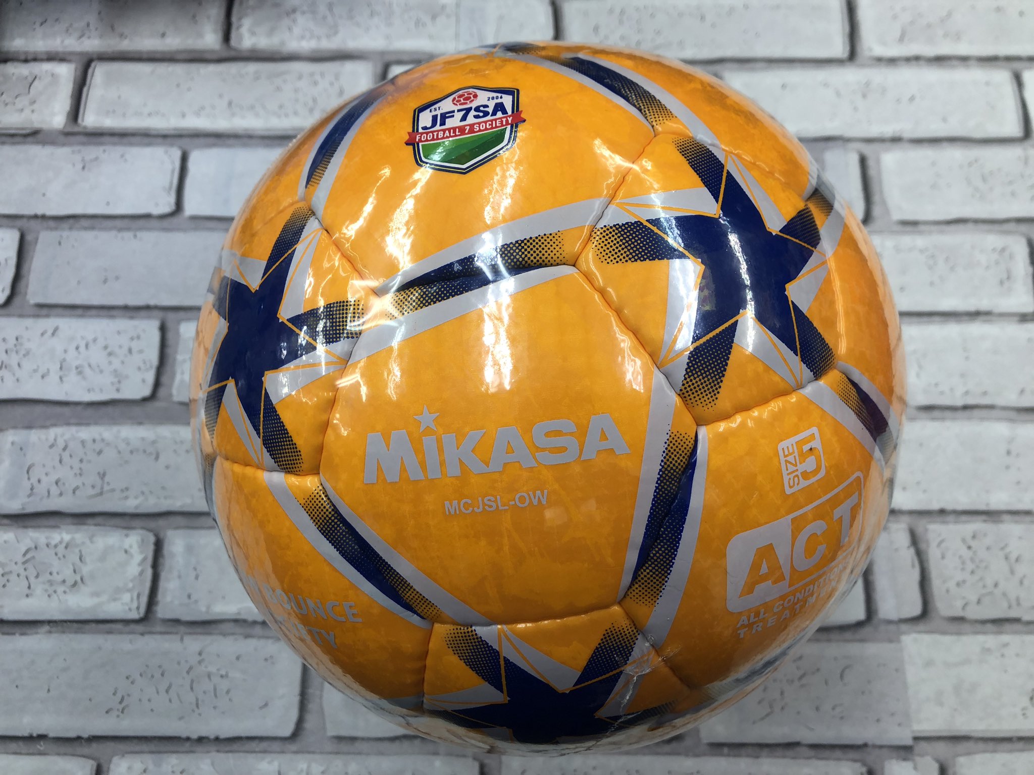 ときわスポーツ 町田アスリート館 サッカー こんなマニアックな商品入荷しました ソサイチ公式試合球 実は問い合わせも多く頂いていましたこのソサイチボール ローバウントで5号球という特殊なボールです ソサイチプレーヤーの皆様お待ちしており ときわスポーツ 町田アスリート館 サッカー こんなマニアックな商品入荷しました ソサイチ公式試合球 実は問い合わせも多く頂いていましたこのソサイチボール ローバウントで5号球という特殊なボールです ソサイチプレーヤーの皆様お待ちしており