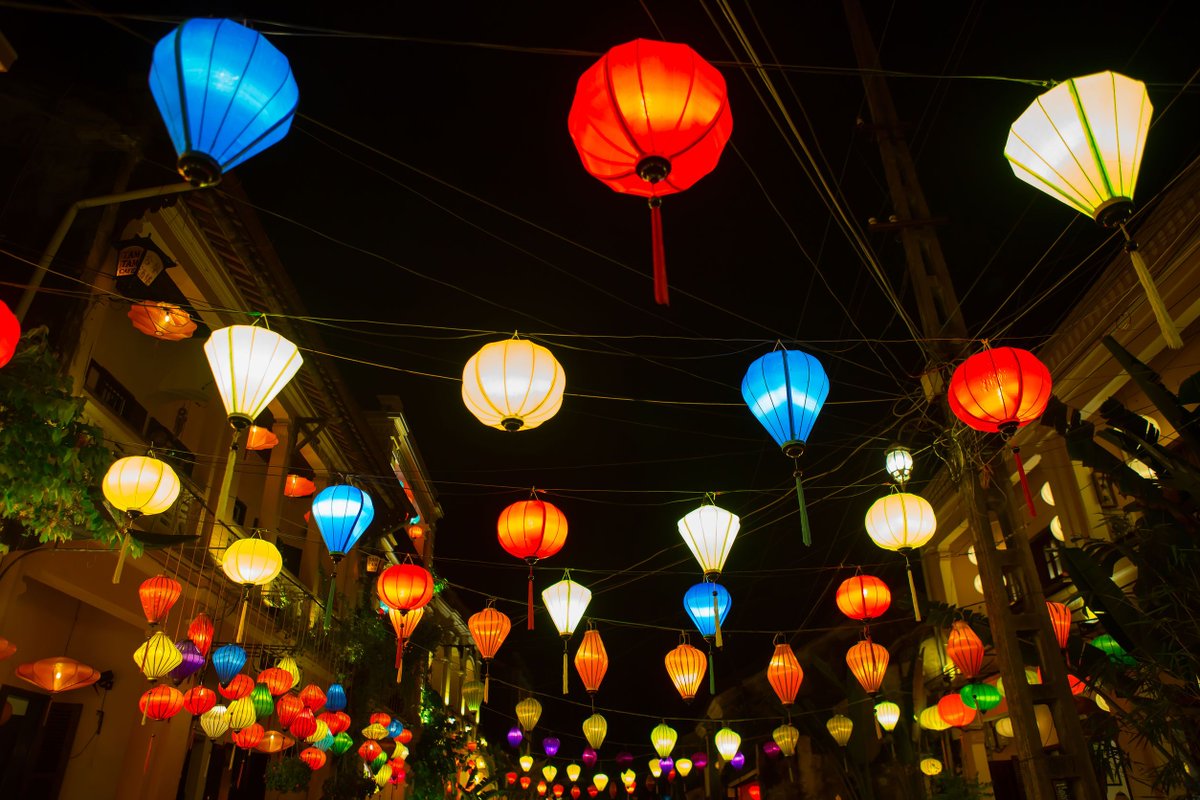 TourPeer's tweet photo. The Hoi An night sky during new year celebrations😍 😍 😍 
https://t.co/vrqjuZhhxO https://t.co/XnKw5auxyi