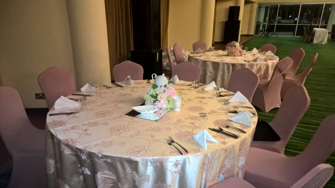 ShockwavesNinja's tweet image. In love with this decor 😩😩😩
#RedSofaSessions #RSSuperMom