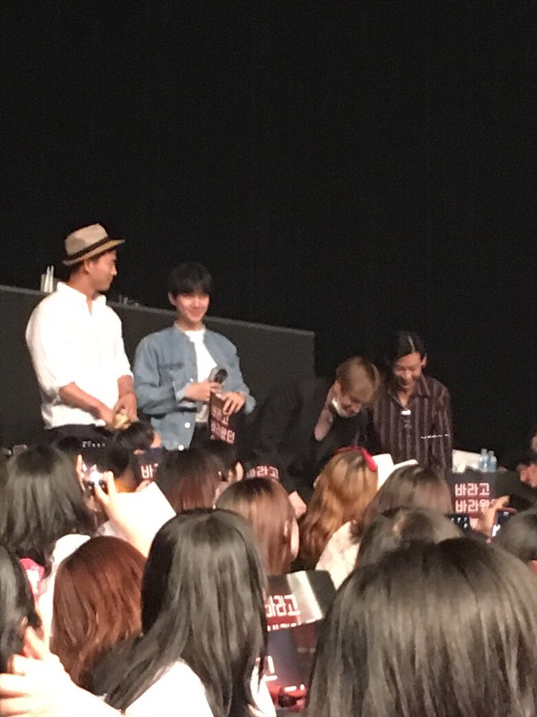 aveeporn's tweet photo. แทคยอน จุนโฮ น้องคยอม และแบมแบม มาดู solo น้องคุณ #2PM
#NICHKHUN #닉쿤
#HOME https://t.co/HXcFCtisf0