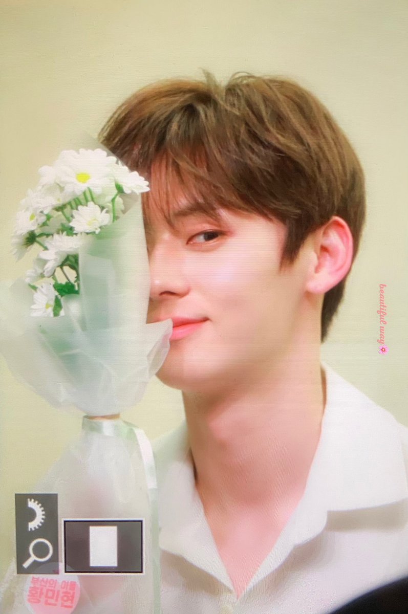 btfway_mh's tweet photo. 190511 #황민현 #민현 #뉴이스트
너무 예쁘다 ㅠ��ㅠㅠ 흑흑 ㅠㅠㅠ 💙 https://t.co/jOlIr0LRkt