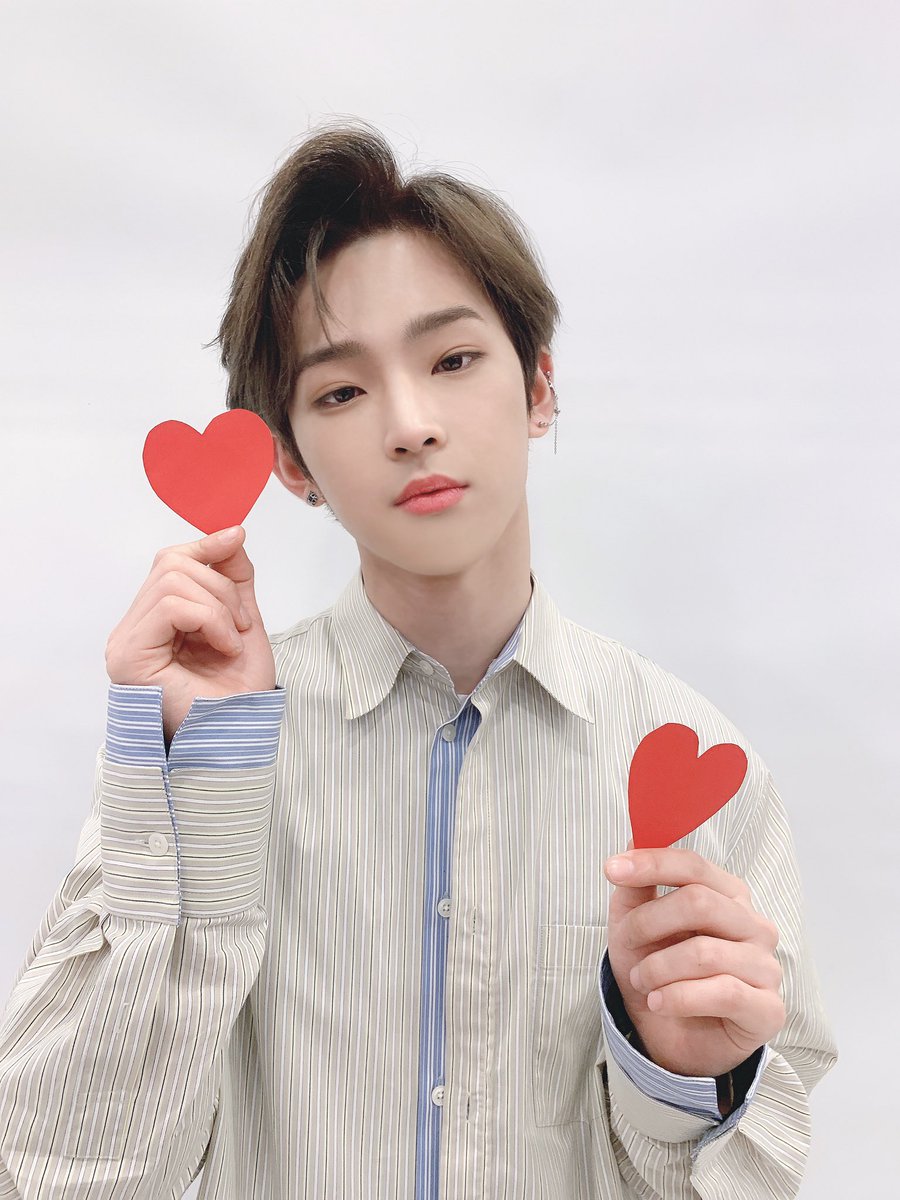 Leedo_Spain's tweet photo. [📸: 180419 #Leedo TWITTER Update]

"To Moon ♡ Ya es nuestro 100o día..Todo el tiempo que hemos pasado juntos hasta ahora fueron grandes recuerdos. Hagamos más buenos recuerdos en el futuro ♡"

Trad esp: SpainONEUS 
#ONEUS #원어스 #Valkyrie #100DaysWithONEUS https://t.co/hk1WrfhzQw