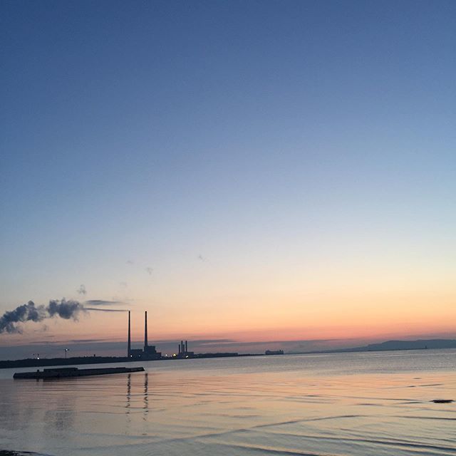 Beautiful morning for the <a href="/pieta/">りょ</a>.house #DarknessIntoLight walk in Sandymount today. bit.ly/2VVk5N6
