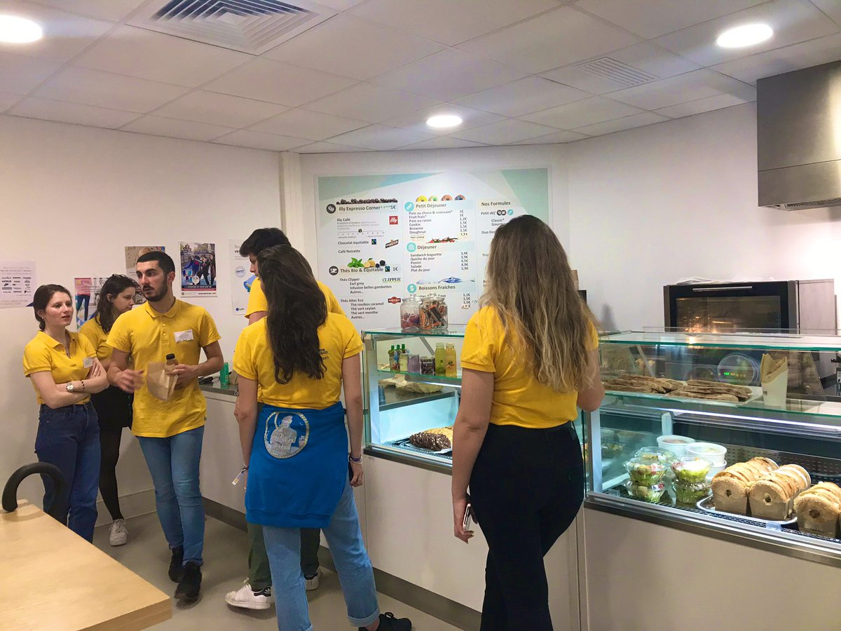 camillenvrr's tweet photo. Petite pause déj’ pour notre équipe accueil ! On vous attend en forme pour les #OrauxIESEG de cet après-midi 😉 https://t.co/e4QR02aucC