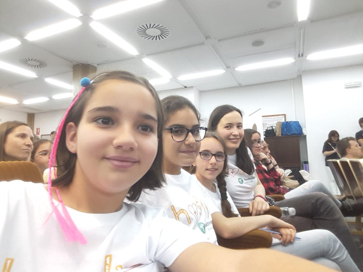 HoslyA's tweet photo. #Technovation2019 #valencia @technovation comienza Let's go #girls ! #cleverteam presenta @HoslyA https://t.co/jI2P8ih8aK